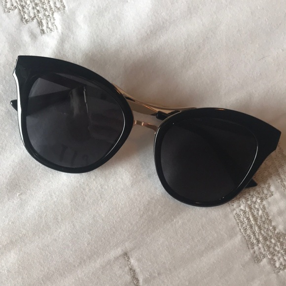guess black and gold glasses